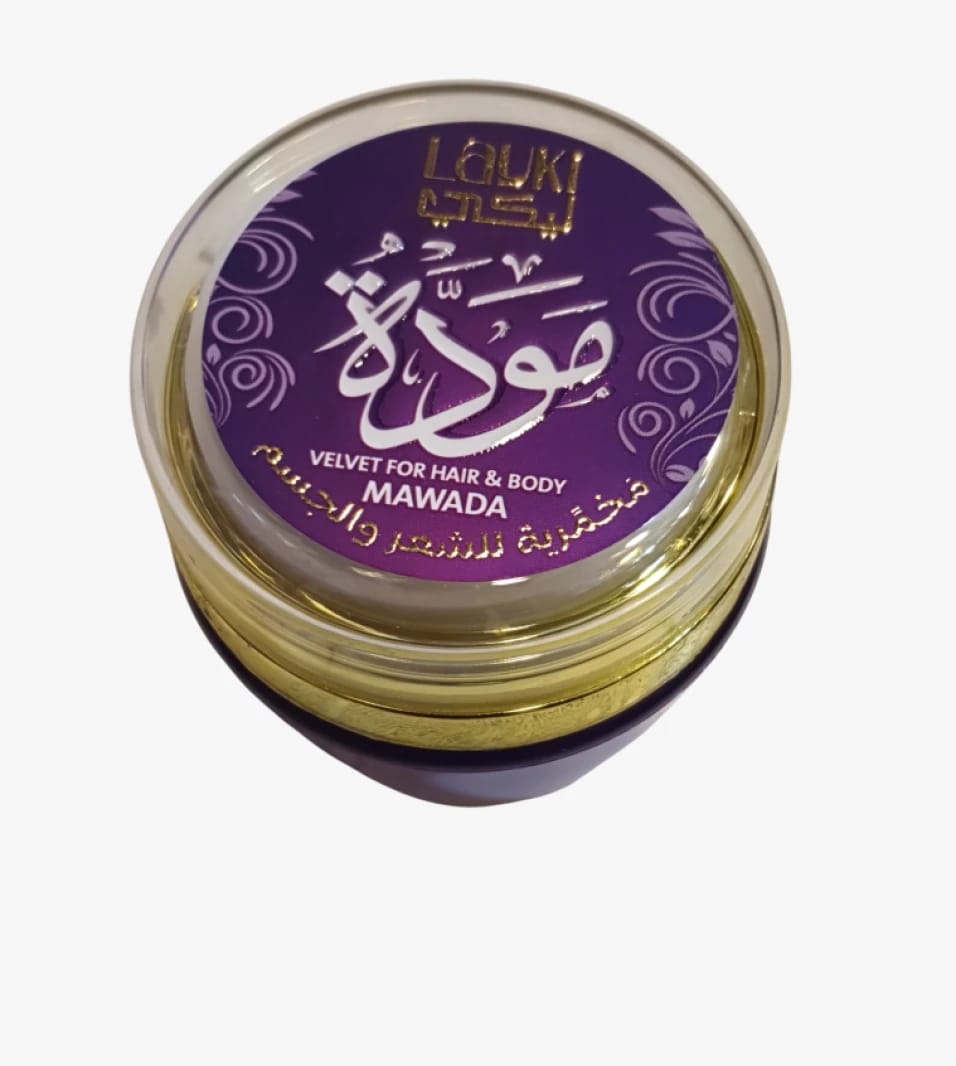 منتج العناية بالشعر والجسم الفاخر من لاوكي بتصميم مودة للفتيات والنساء ذوات الذوق الرفيع والرغبة في التجديد والمظهر الجذاب.