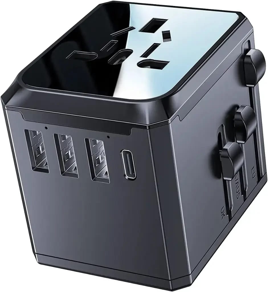 محول Yesido MC10 العالمي مع 3 منافذ USB ومنفذ Type-C